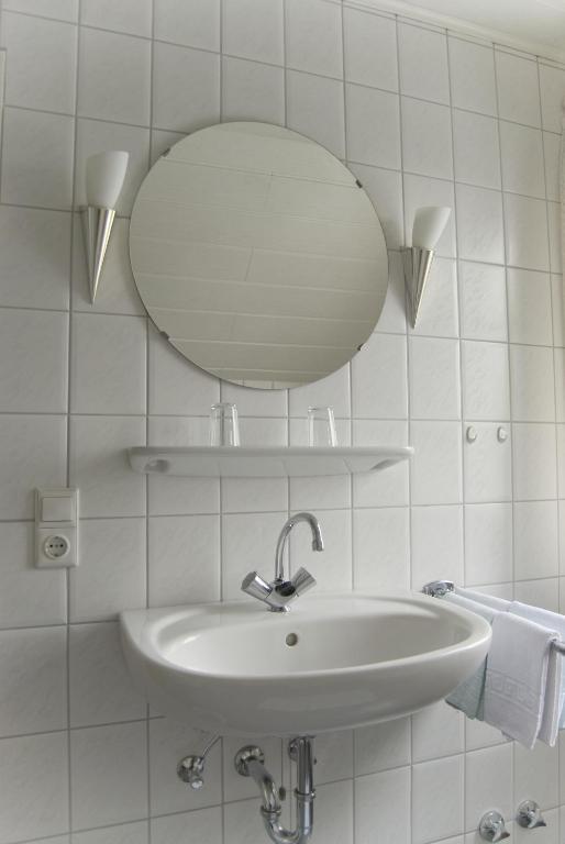Gasthof-Pension Hunaustuben Schmallenberg Zimmer foto